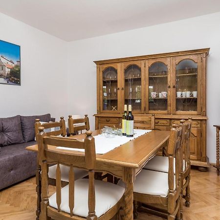 פג 2 Bedroom Awesome Apartment In Pag מראה חיצוני תמונה