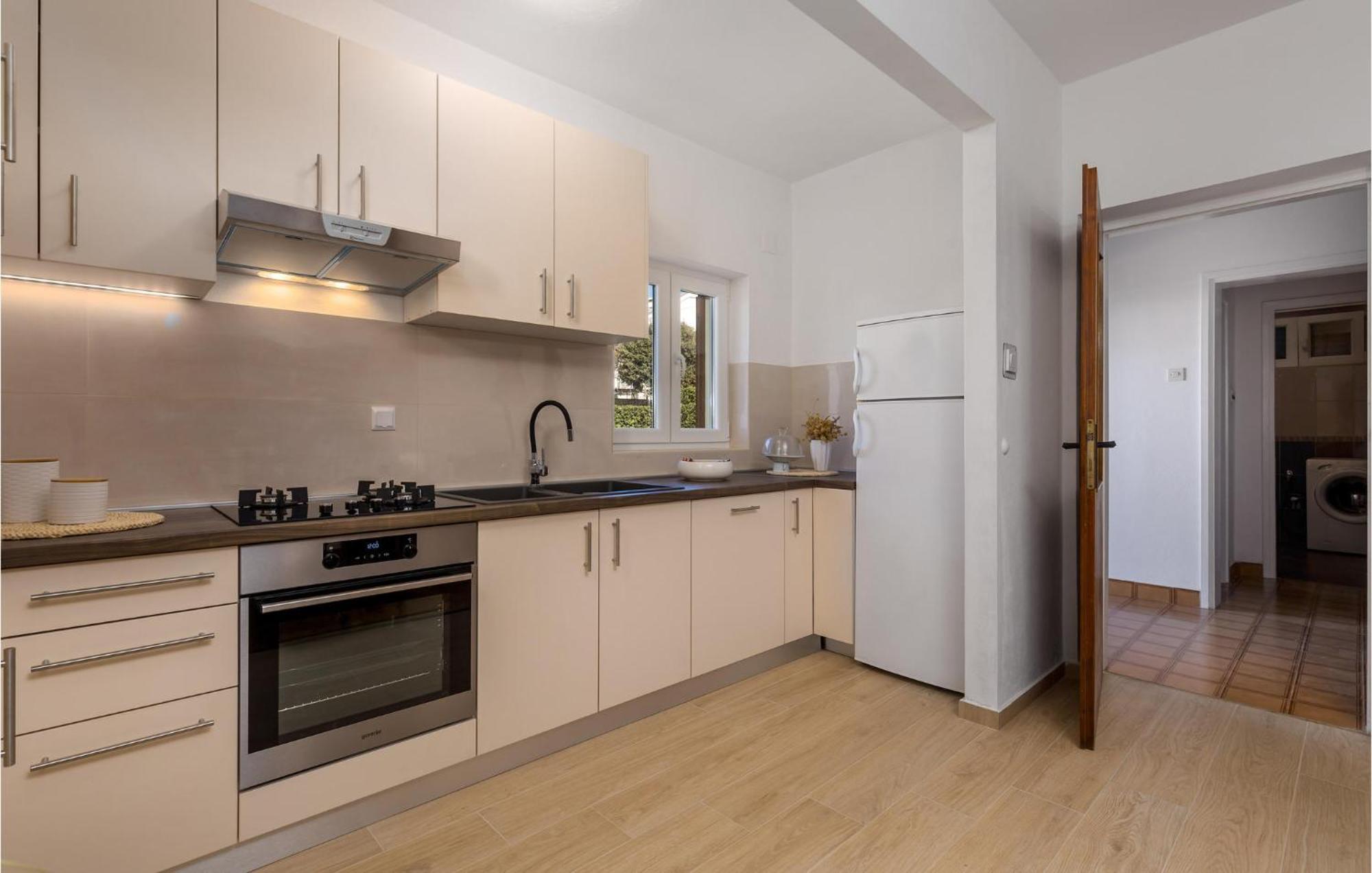 פג 2 Bedroom Awesome Apartment In Pag מראה חיצוני תמונה
