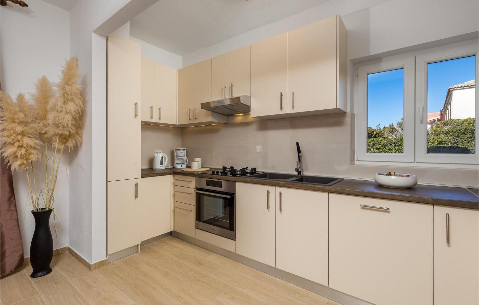 פג 2 Bedroom Awesome Apartment In Pag מראה חיצוני תמונה