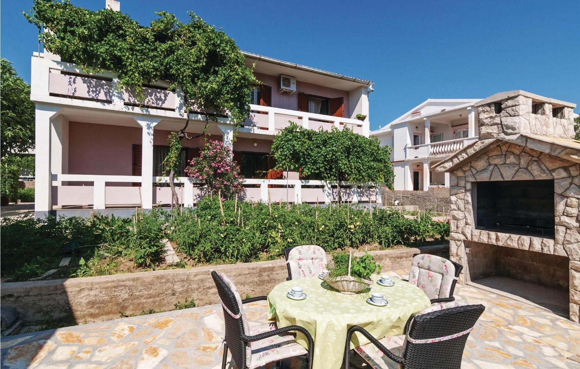 פג 2 Bedroom Awesome Apartment In Pag מראה חיצוני תמונה